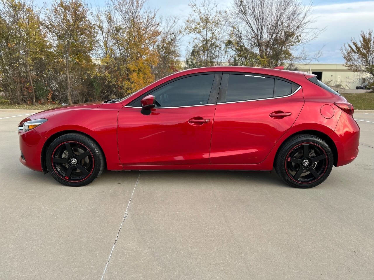 Used 2017 MAZDA MAZDA3 Grand Touring image 9