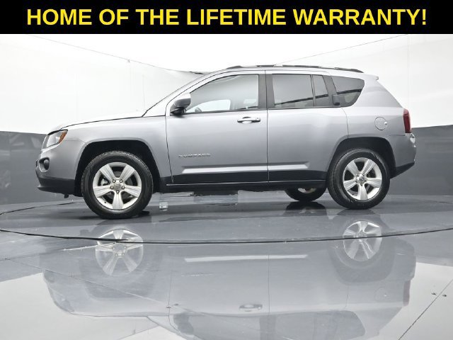 Used 2017 Jeep Compass Latitude AWD/4WD image 39