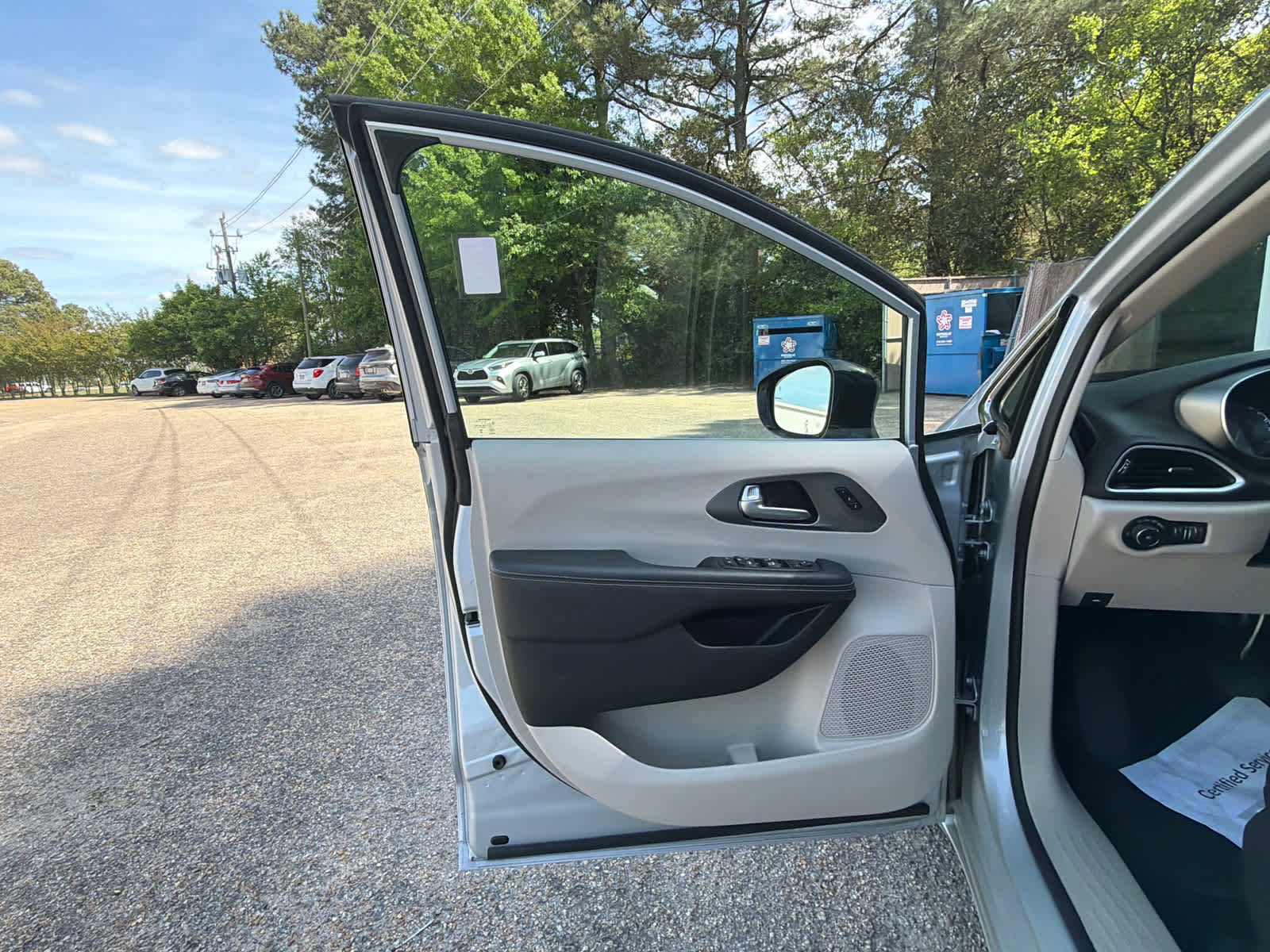 Used 2024 Chrysler Pacifica Touring-L FWD image 17