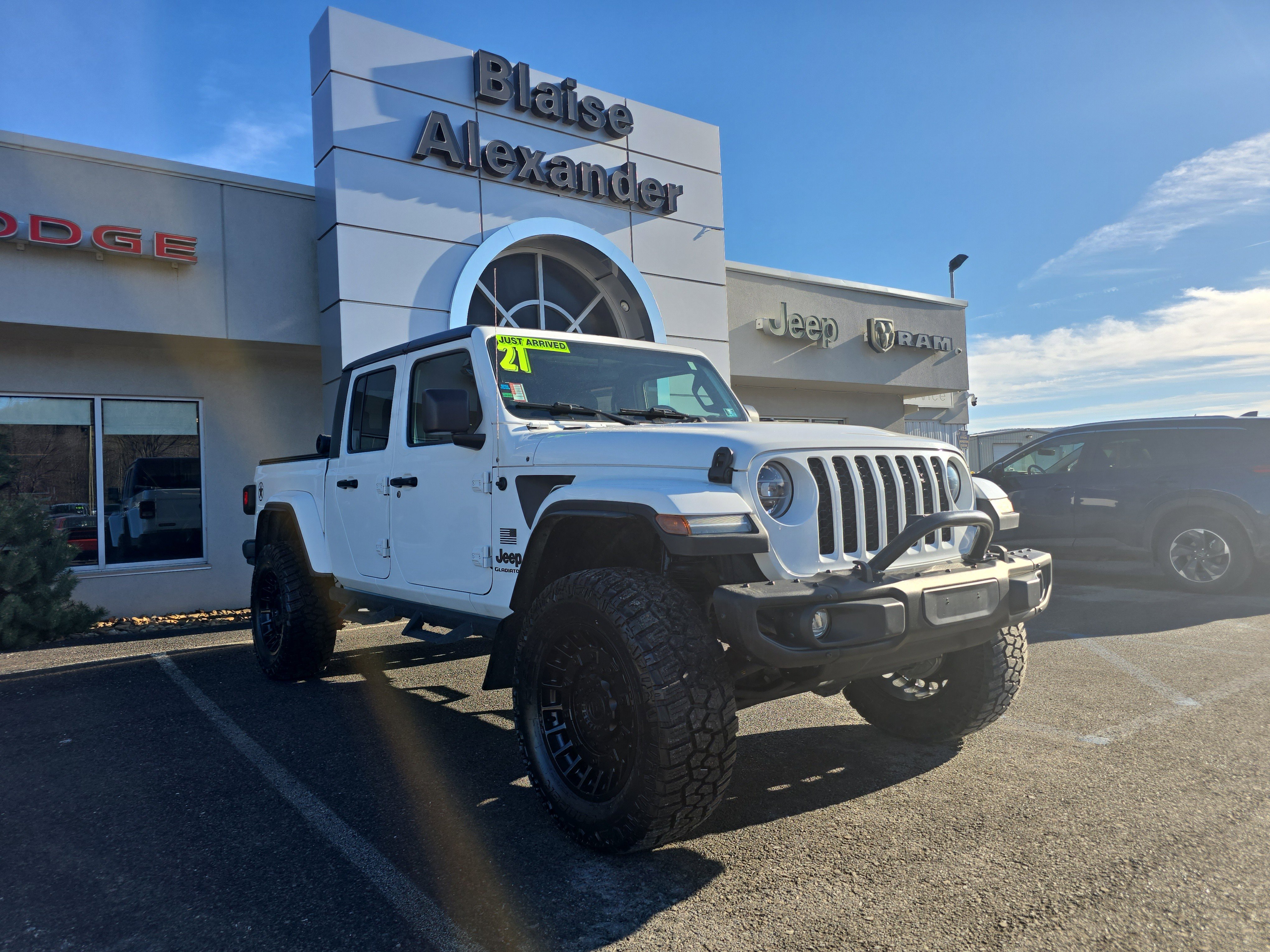 Used 2021 Jeep Gladiator Sport image 1