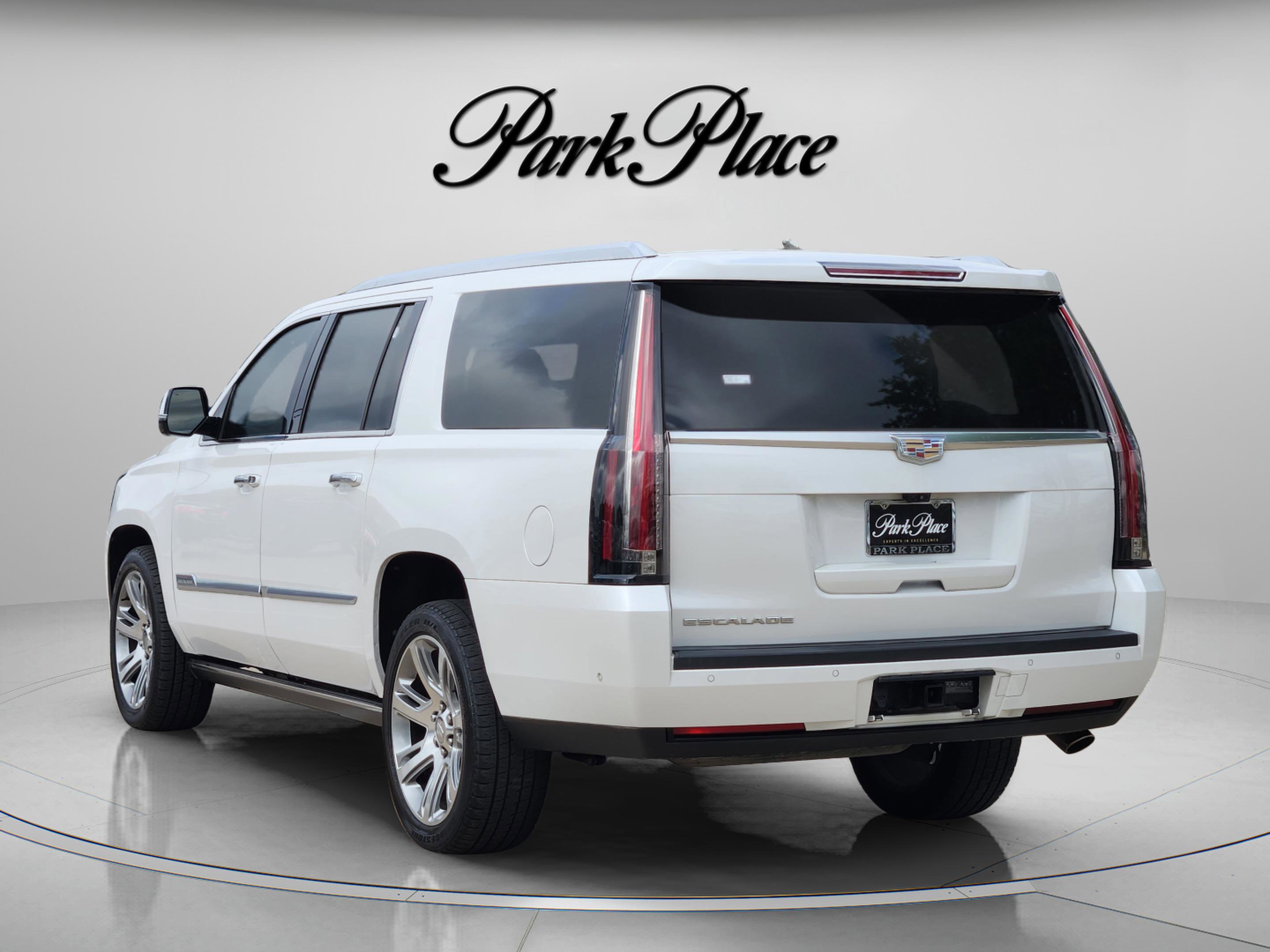 Used 2018 Cadillac Escalade ESV Premium Luxury AWD/4WD image 3