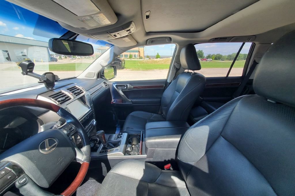 Used 2018 Lexus GX 460 Premium w/ Premium Package AWD/4WD image 9