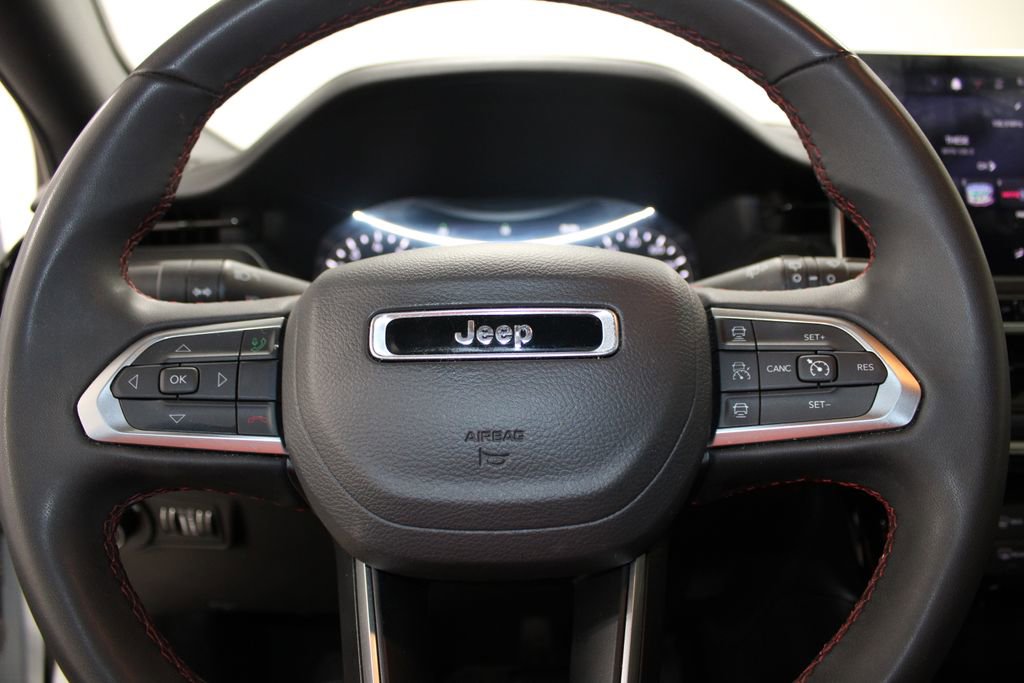 Used 2025 Jeep Compass Trailhawk AWD/4WD image 40