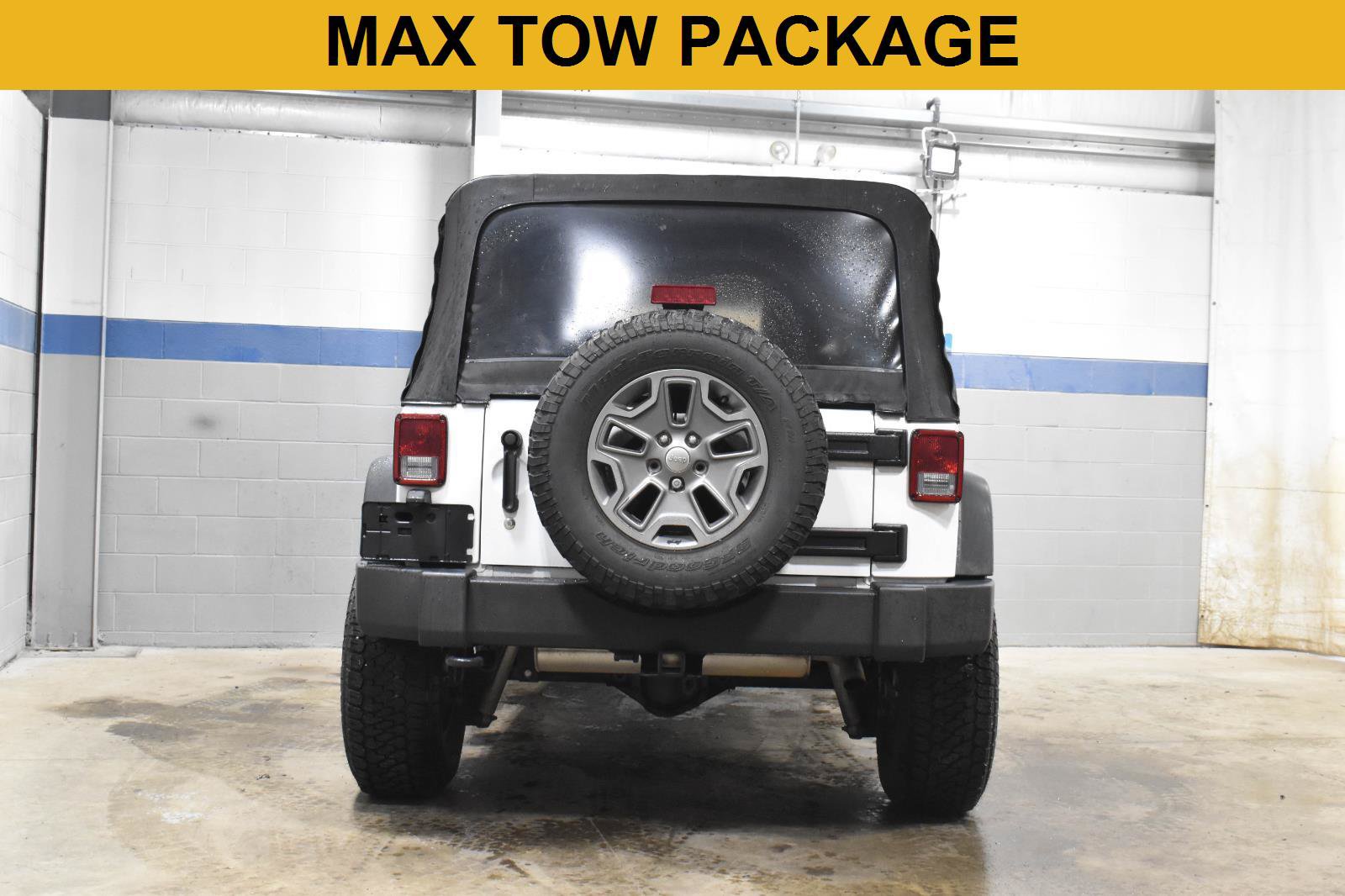 Used 2015 Jeep Wrangler Unlimited Rubicon w/ Connectivity Group AWD/4WD image 5