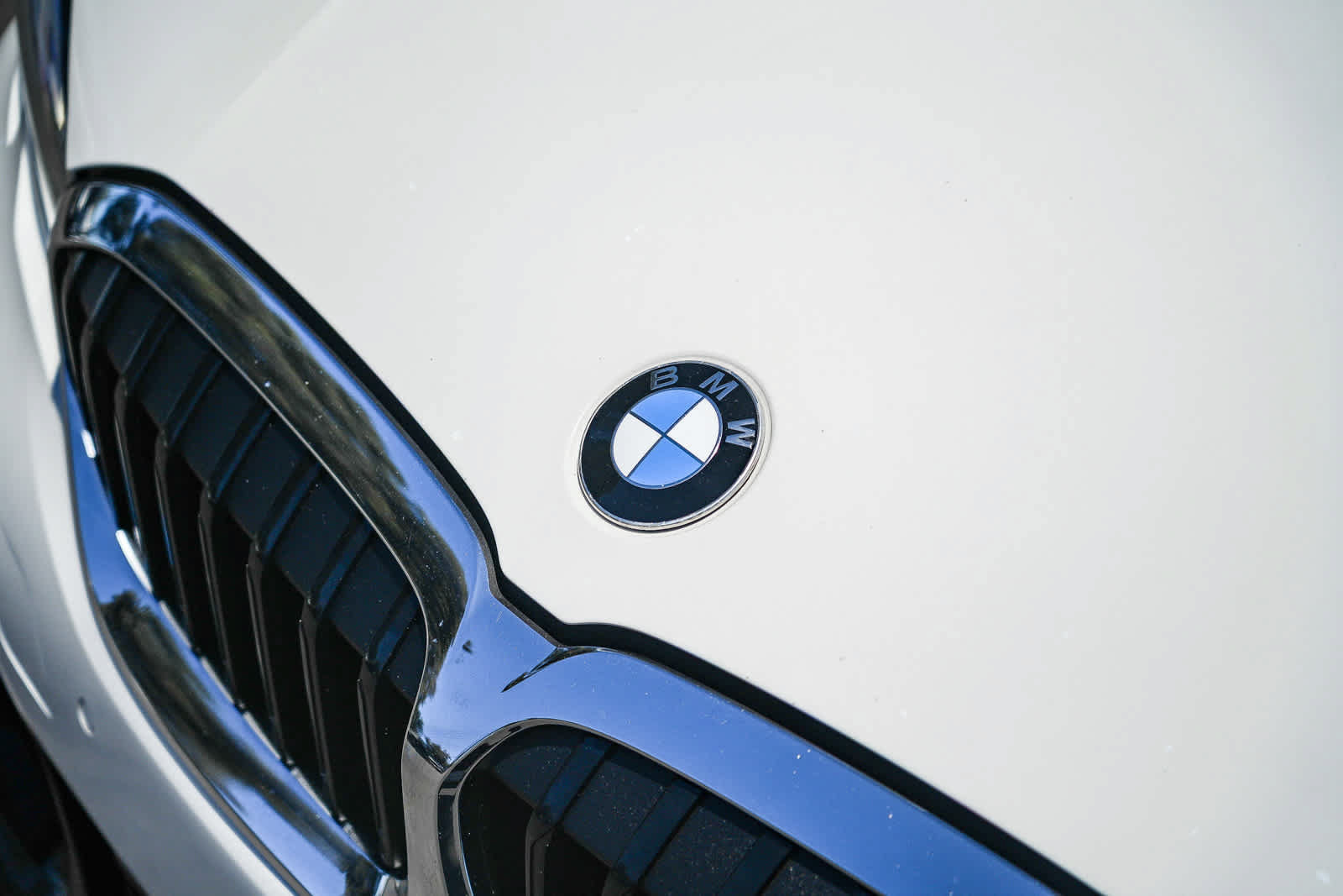 Used 2019 BMW 330i xDrive Sedan w/ Premium Package AWD/4WD image 3