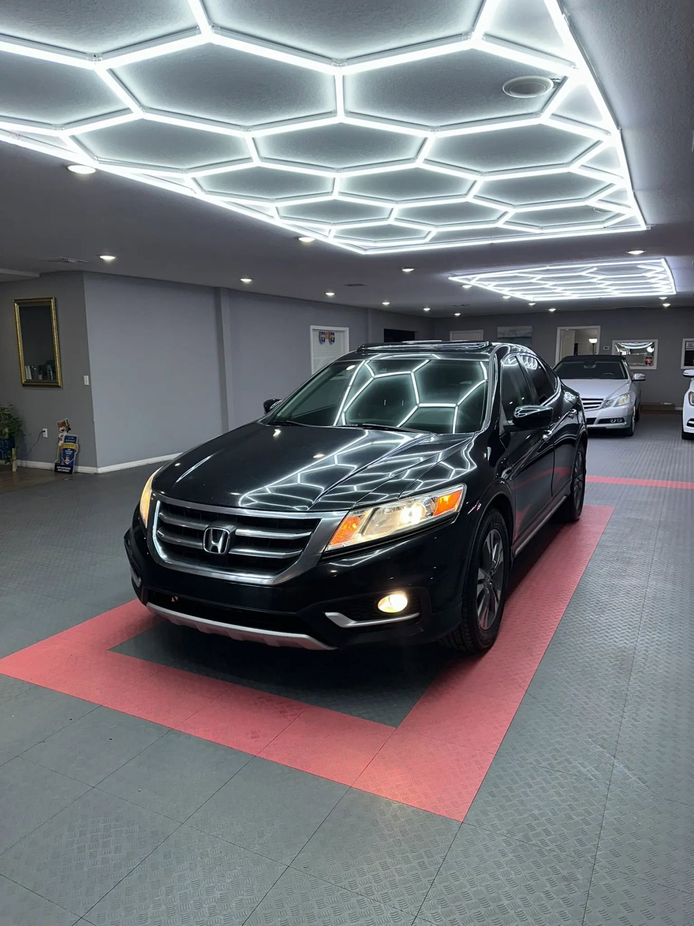 Used 2014 Honda Crosstour EX-L image 2