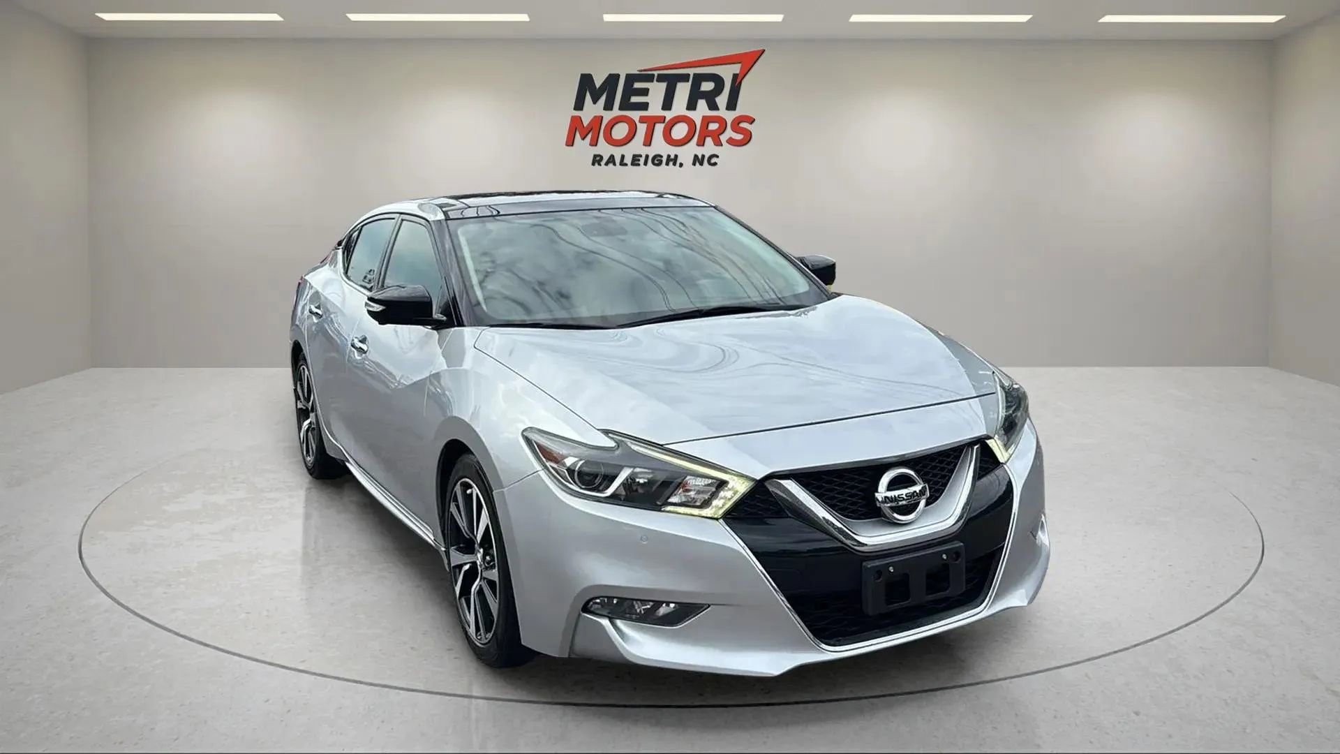 Used 2017 Nissan Maxima Platinum image 3