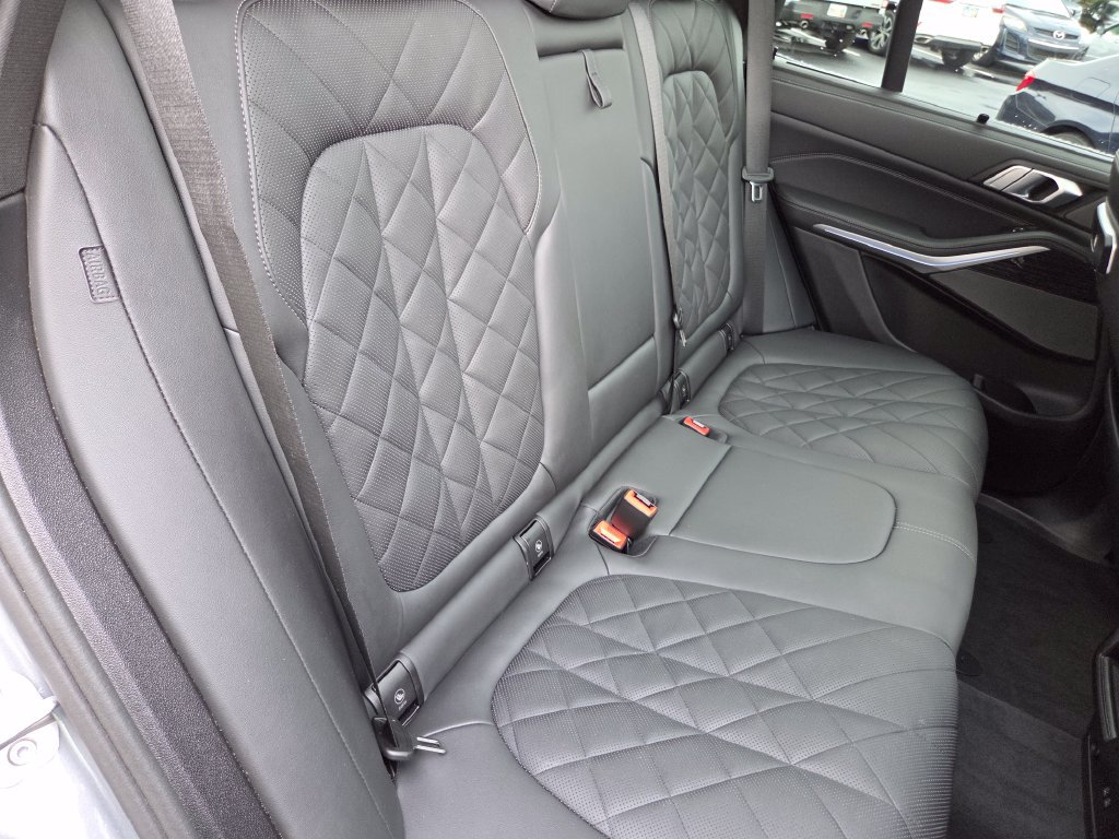 Used 2025 BMW X5 xDrive40i w/ M Sport Package AWD/4WD image 34