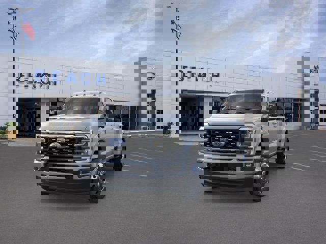 New 2026 Ford F450 Platinum w/ FX4 Off-Road Package image 3