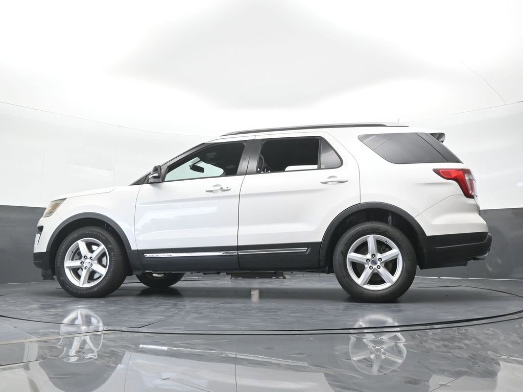 Used 2018 Ford Explorer XLT w/ Equipment Group 202A FWD image 60