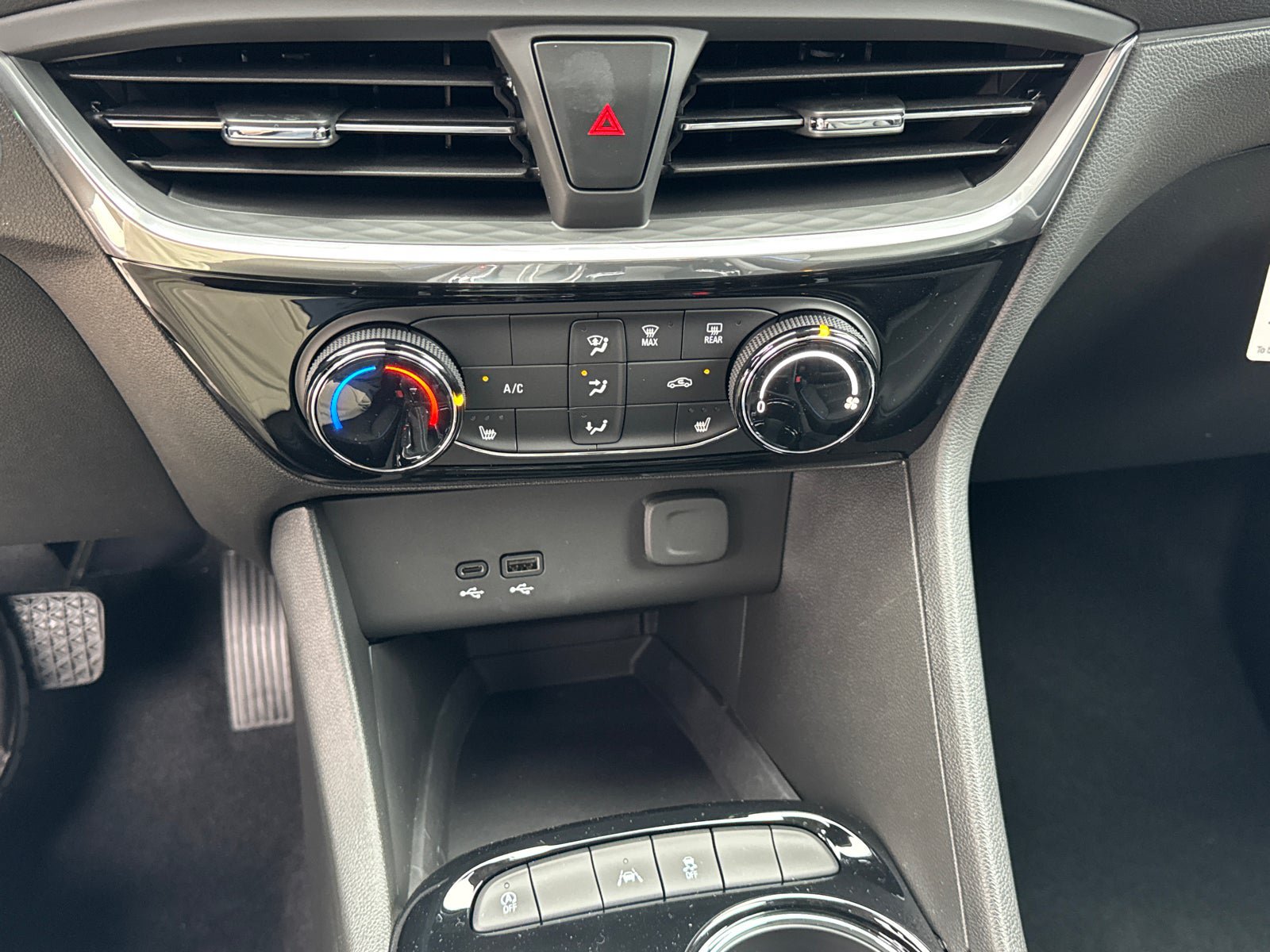 Used 2026 Buick Encore GX Sport Touring w/ Comfort Package FWD image 31