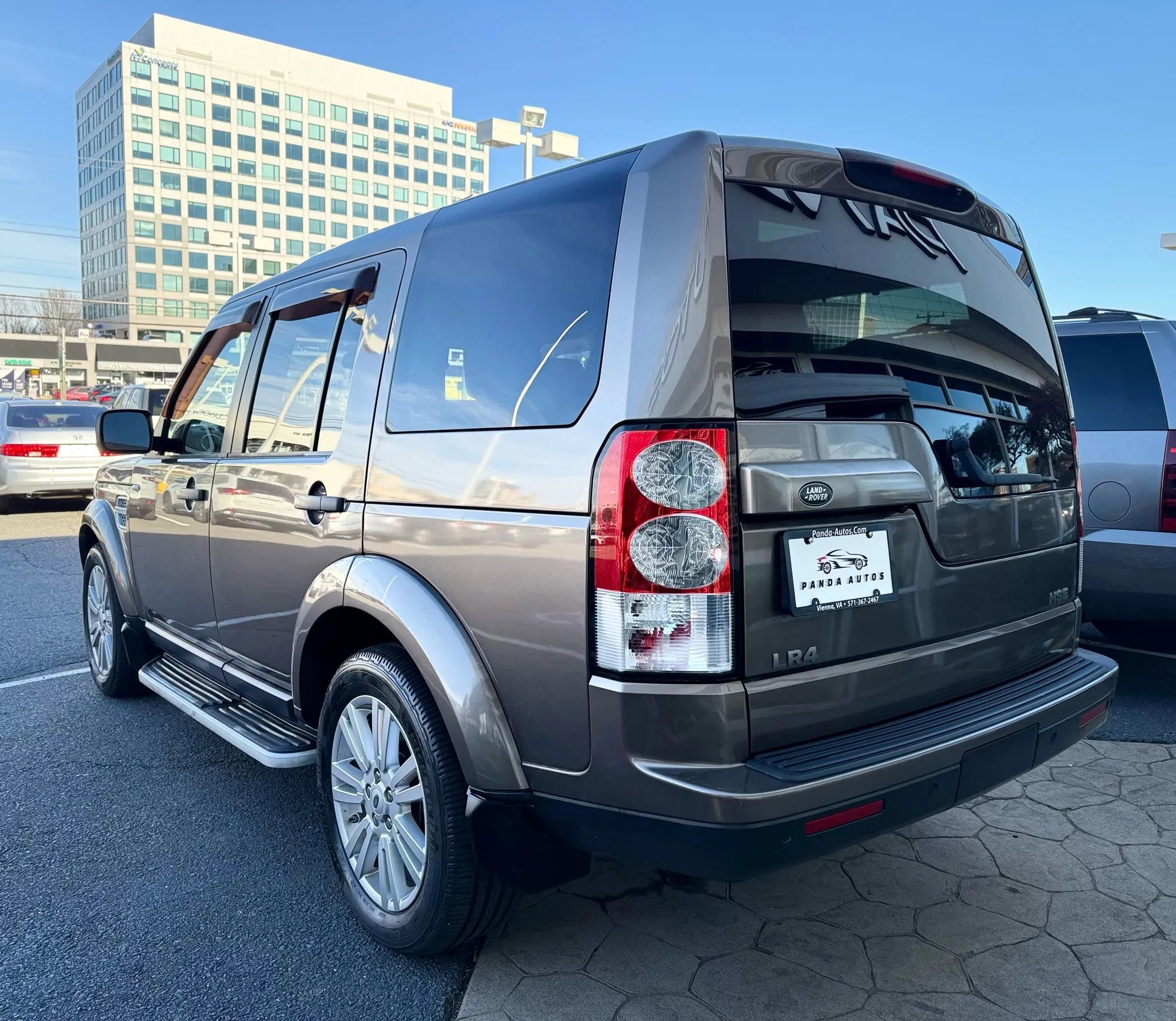 Used 2011 Land Rover LR4 HSE image 5