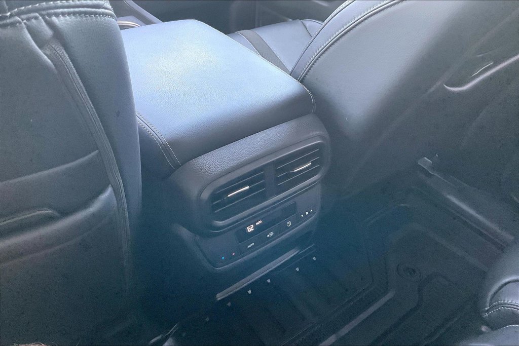 Used 2025 Honda Pilot Touring image 10