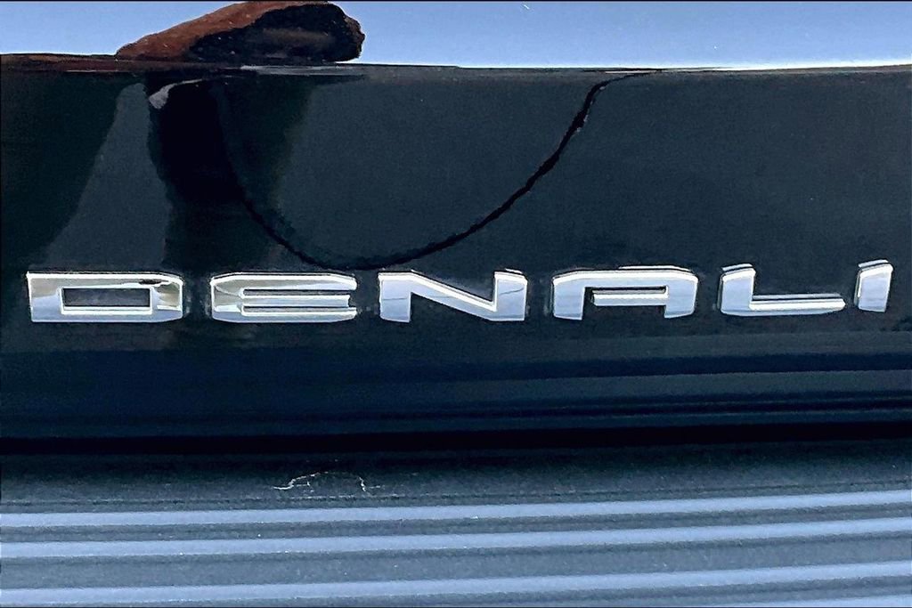 Used 2023 GMC Yukon Denali Ultimate image 8