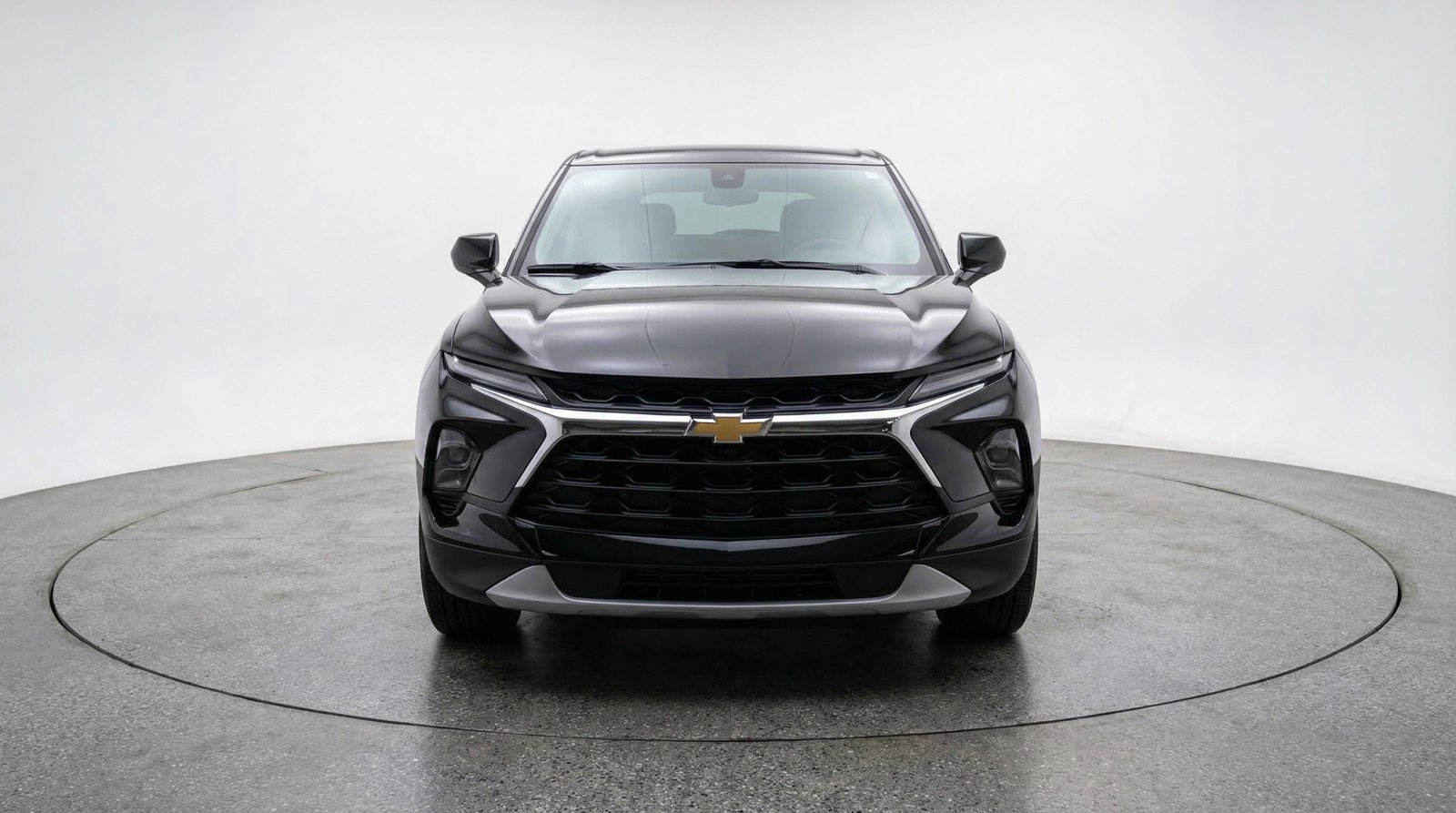 Used 2025 Chevrolet Blazer LT FWD image 2