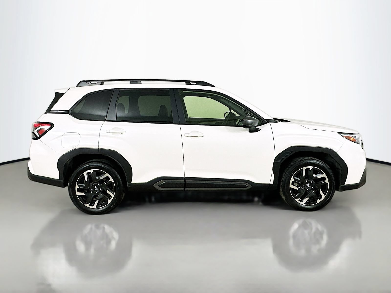 Used 2025 Subaru Forester Limited w/ Popular Package #2 AWD/4WD image 4