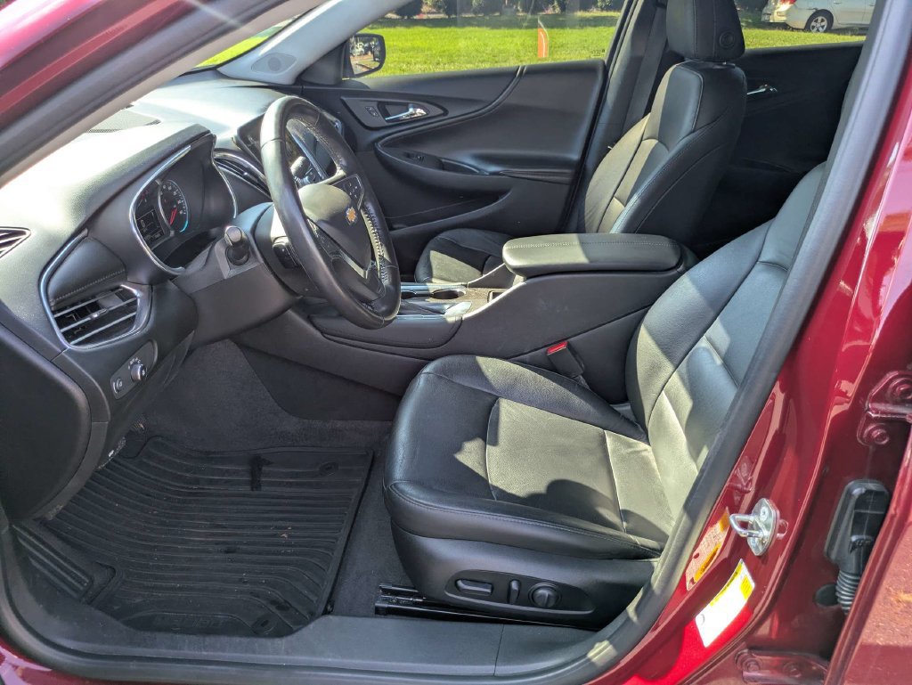Used 2018 Chevrolet Malibu LT w/ Leather Package FWD image 20