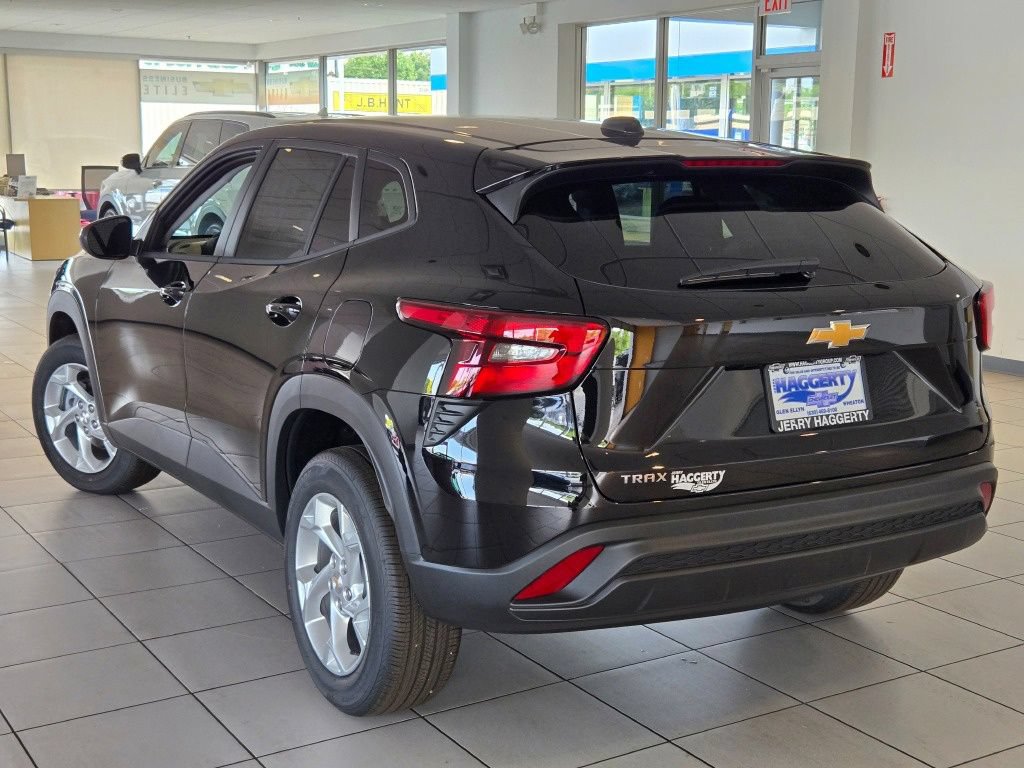 New 2026 Chevrolet Trax LS w/ LS Convenience Package FWD image 12