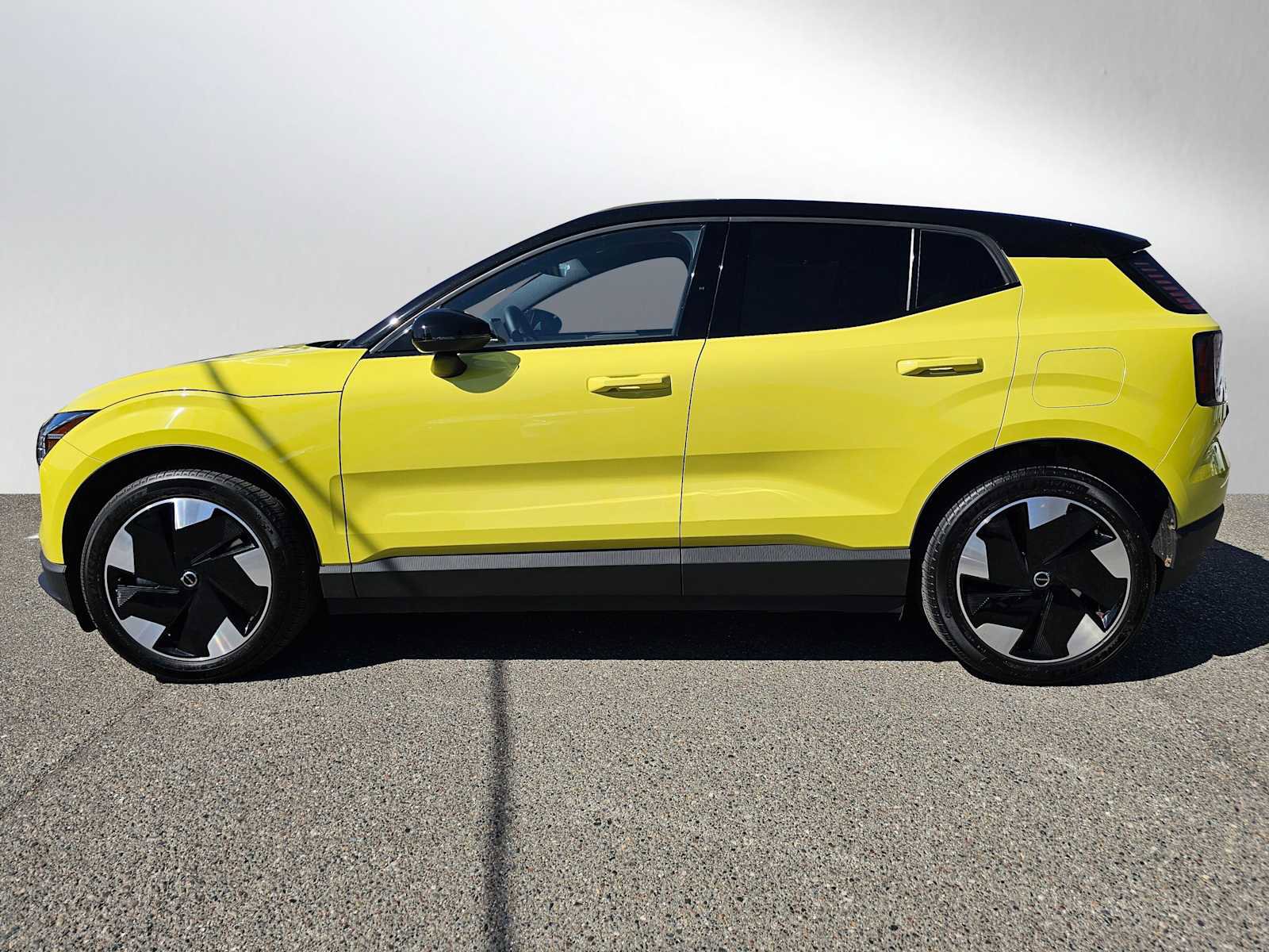 Used 2025 Volvo EX30 Plus w/ Protection Package Premier image 6