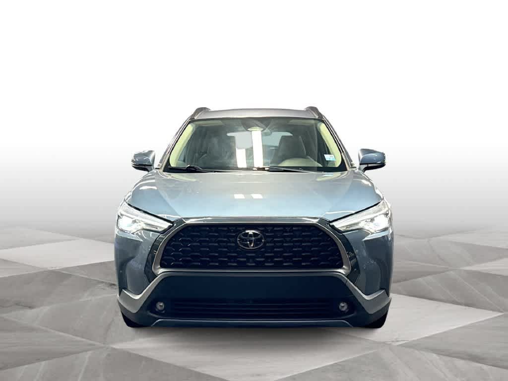 Used 2023 Toyota Corolla Cross XLE FWD image 3