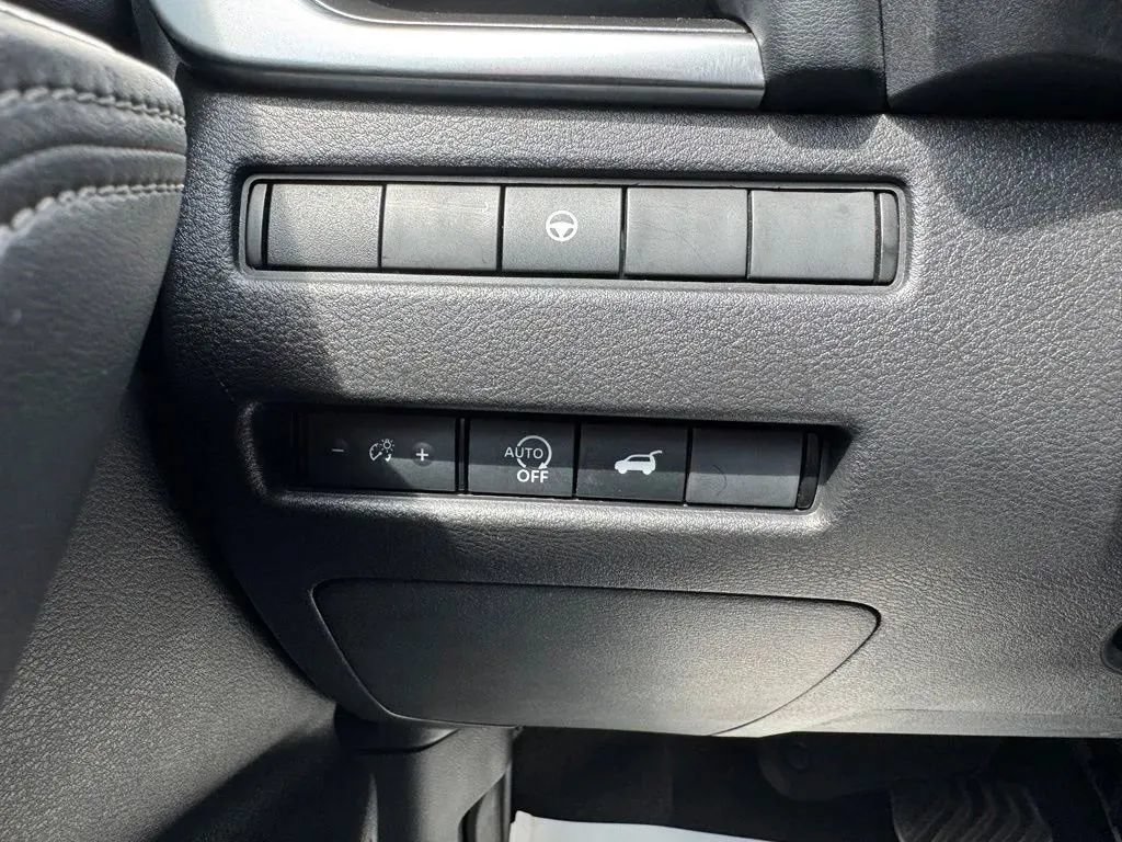 Used 2024 Nissan Rogue SV FWD image 22