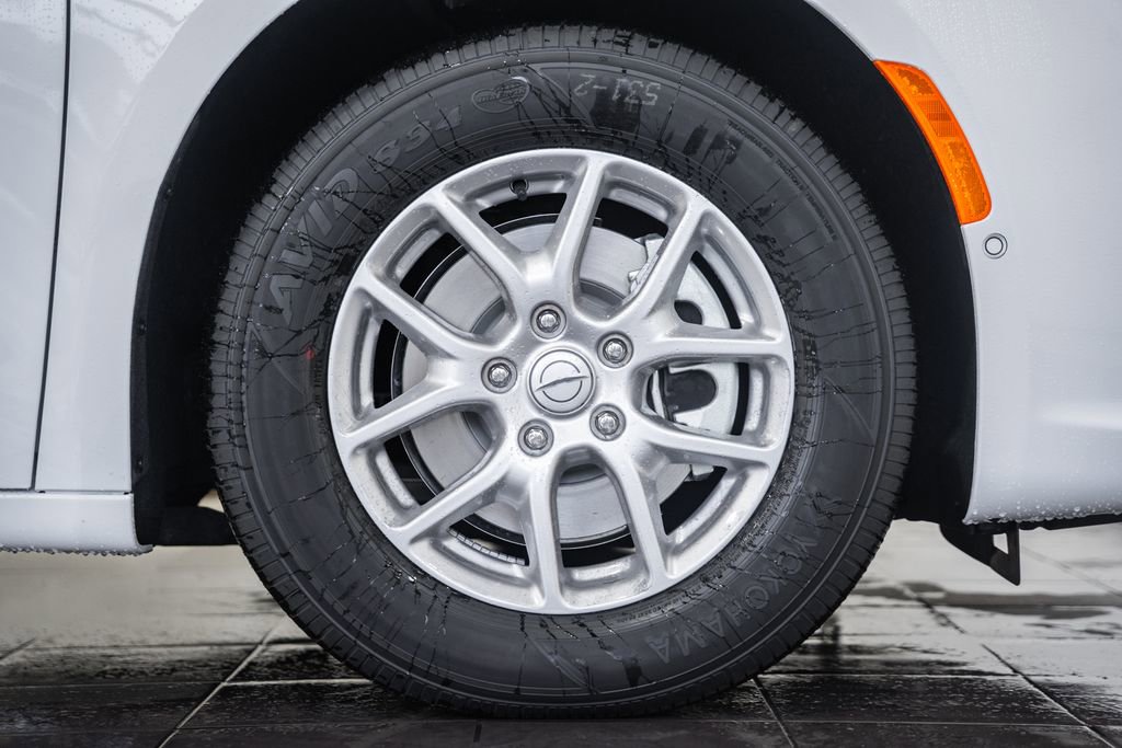 New 2026 Chrysler Pacifica Select image 16