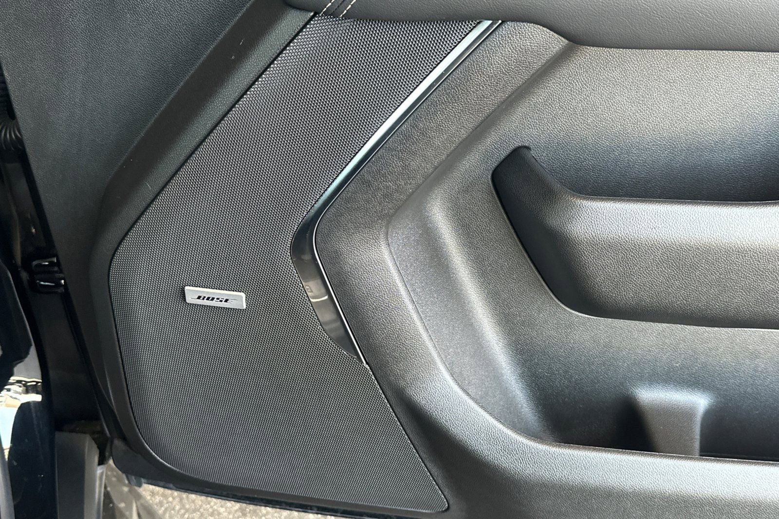Used 2025 GMC Yukon XL Elevation RWD image 24