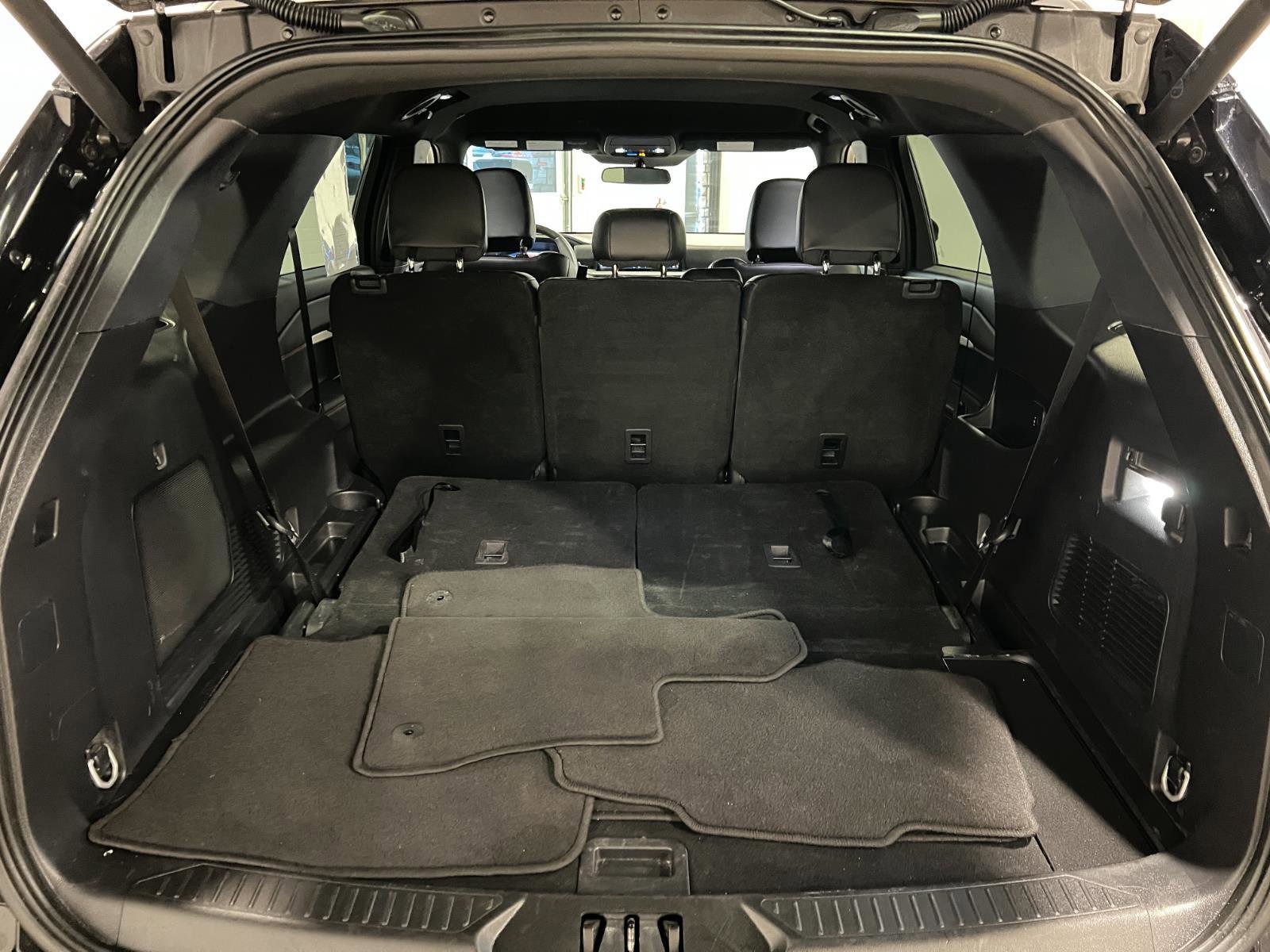 Used 2025 Ford Explorer ST-Line w/ ST-Line Street Pack image 32