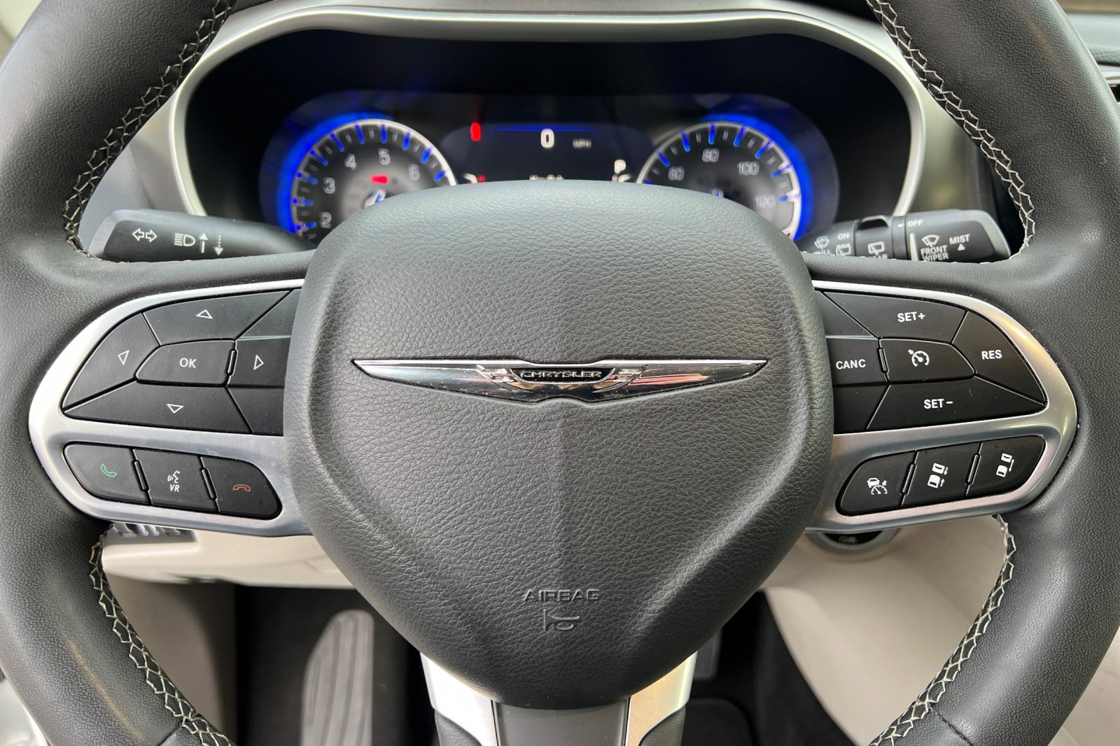 Used 2023 Chrysler Pacifica Touring-L image 30