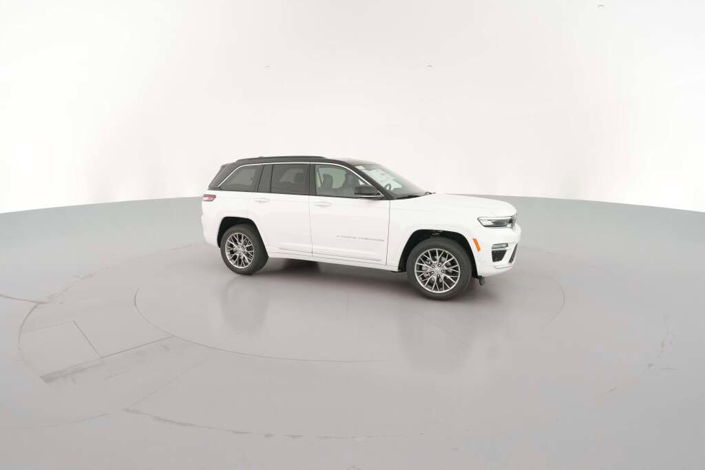 New 2025 Jeep Grand Cherokee Summit w/ Luxury Tech Group V image 15
