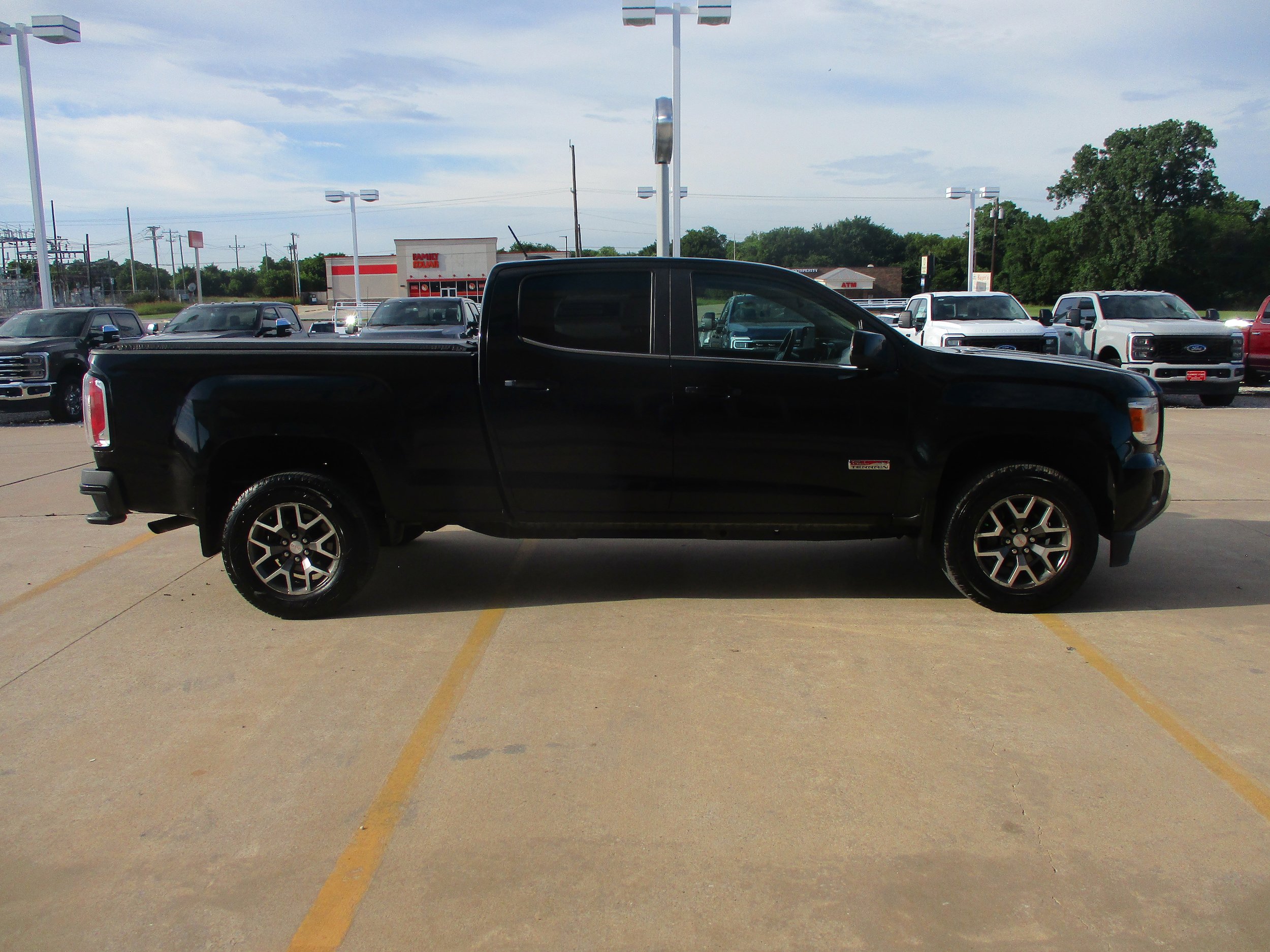 Used 2015 GMC Canyon SLE AWD/4WD image 10
