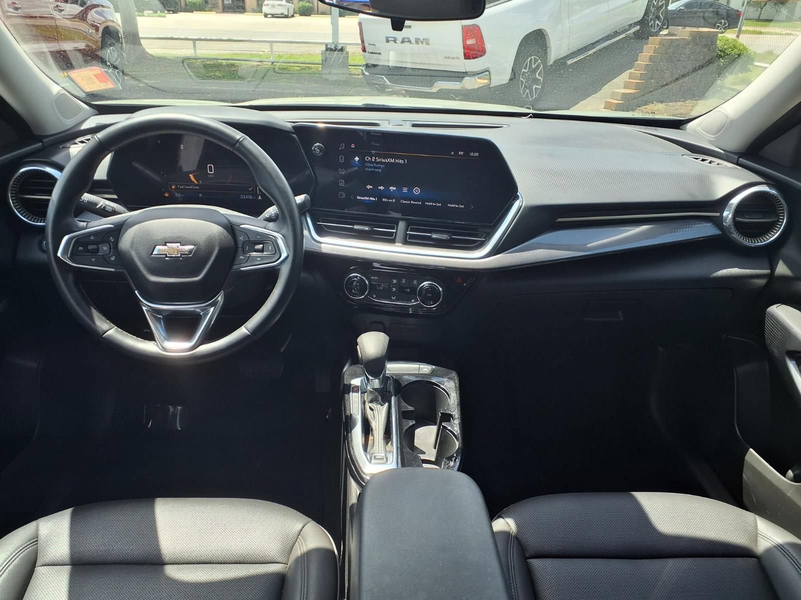 Used 2025 Chevrolet Trax ACTIV w/ Sunroof Package FWD image 3