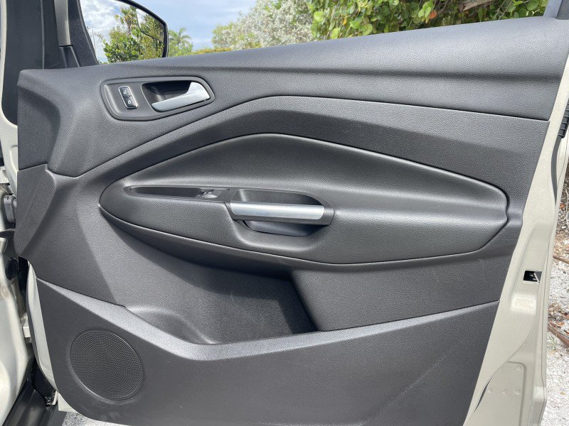 Used 2015 Ford C-MAX Energi SEL w/ Equipment Group 302A FWD image 32
