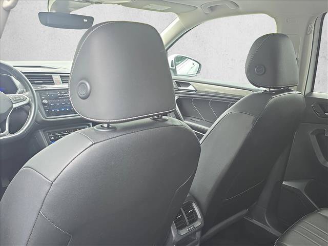 Used 2023 Volkswagen Tiguan SE w/ Panoramic Sunroof Package FWD image 17