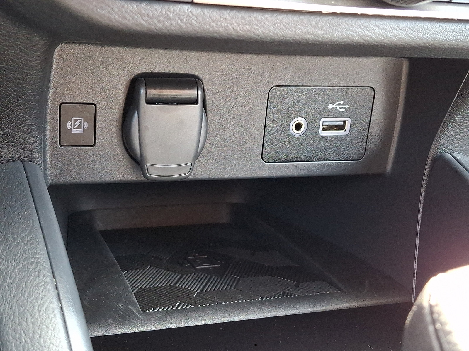 Certified 2025 Nissan Versa SV w/ Trunk Package FWD image 25