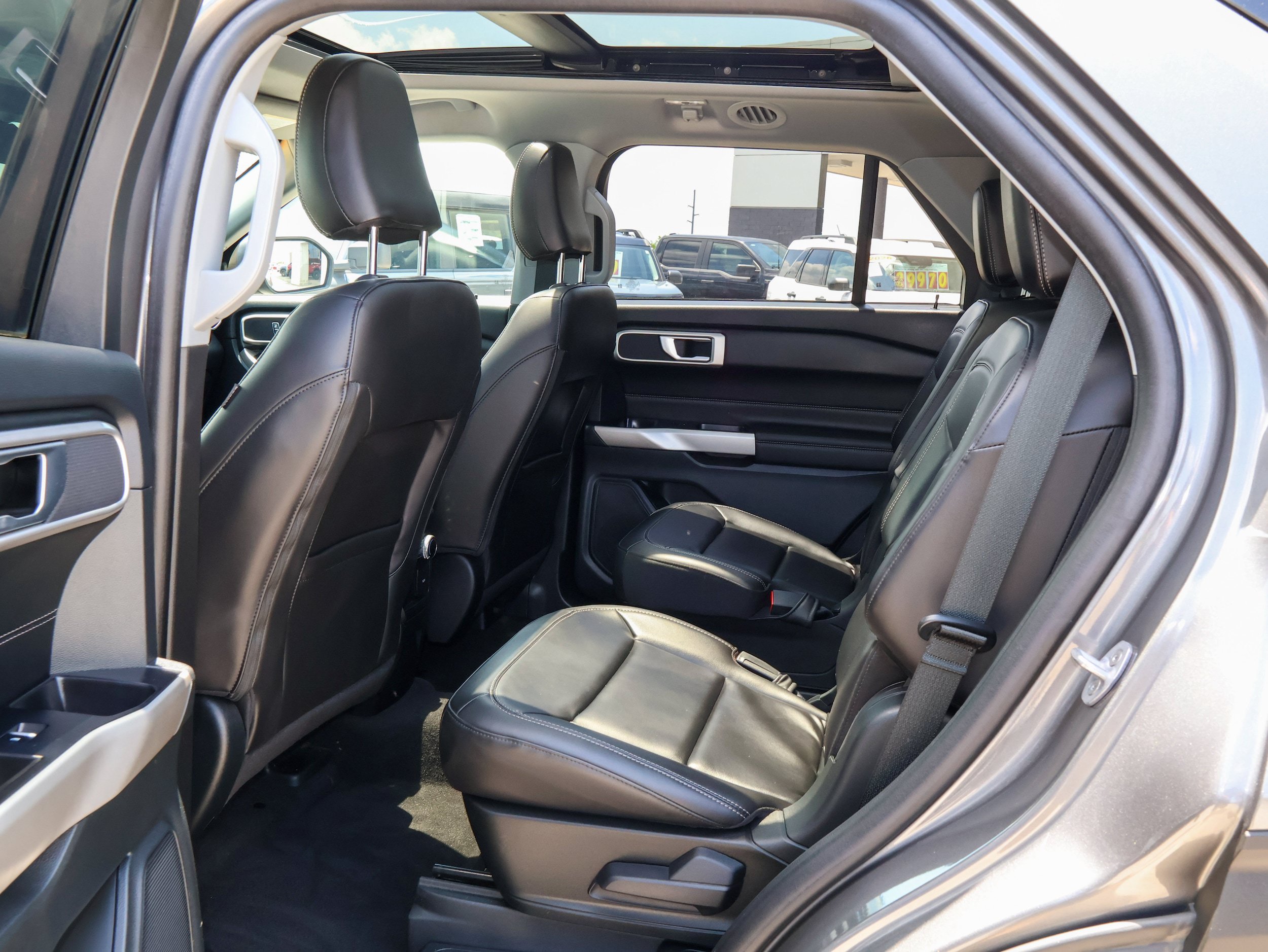 Used 2023 Ford Explorer XLT w/ Equipment Group 202A AWD/4WD image 16