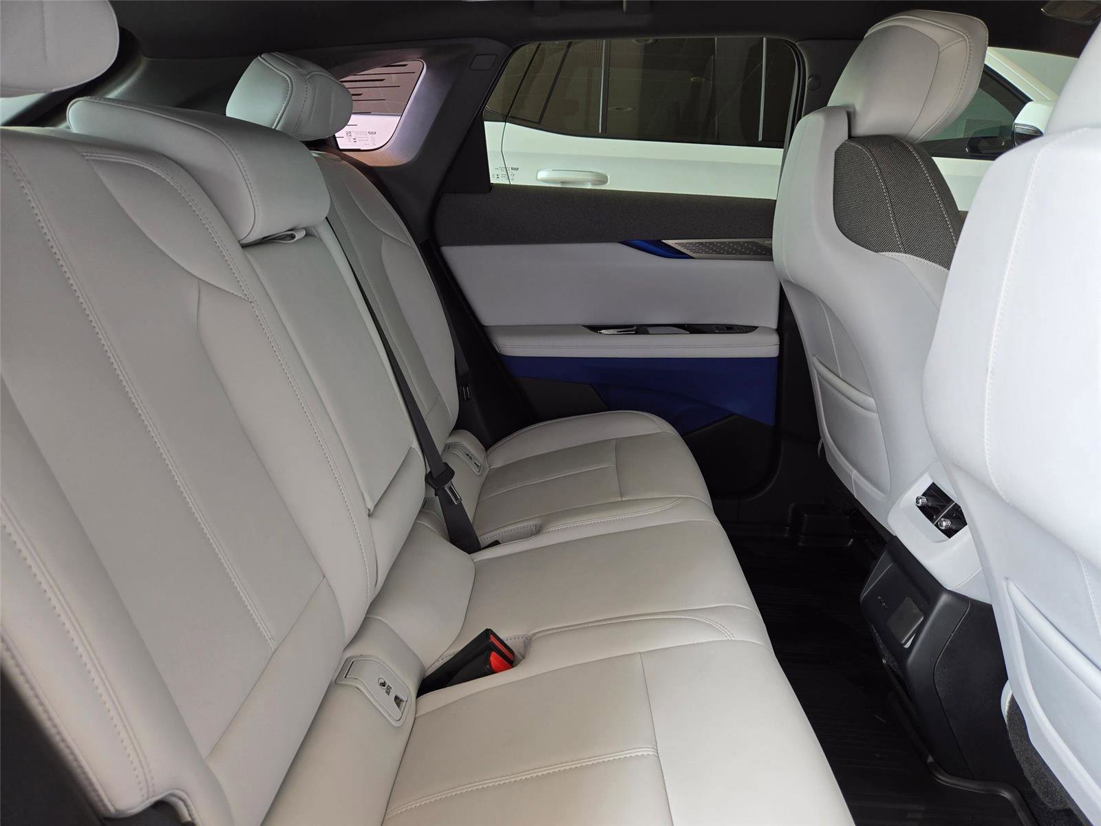 New 2026 Cadillac Optiq Sport 1 w/ LPO, Floor Liner Package RWD image 30