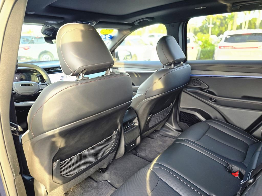 Used 2025 Jeep Wagoneer S Limited image 14