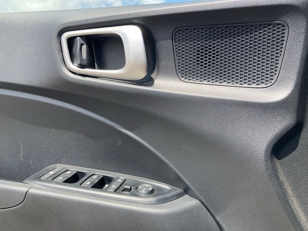 Used 2025 Hyundai Venue SEL FWD image 11