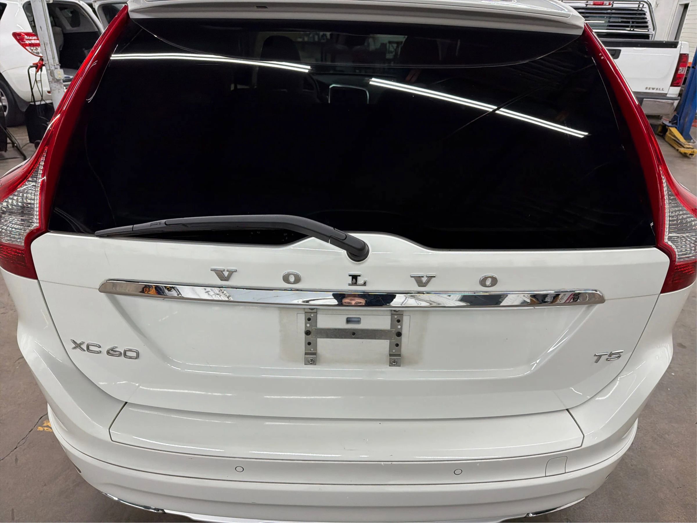 Used 2015 Volvo XC60 T5 Platinum FWD image 24