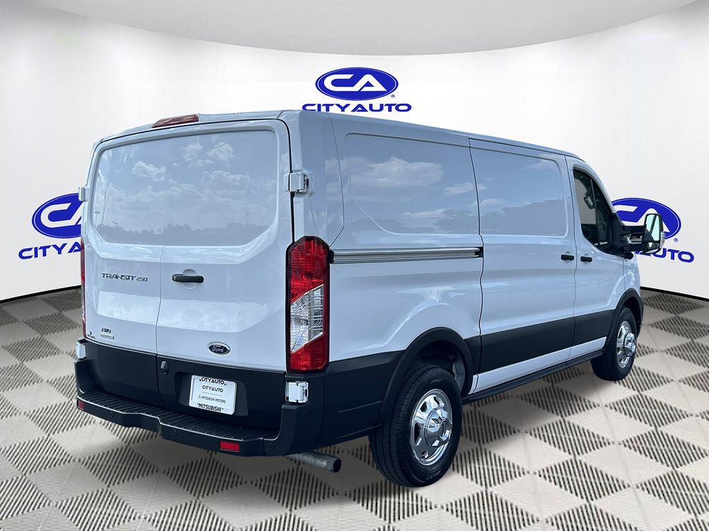Used 2022 Ford Transit 250 Low Roof AWD image 4