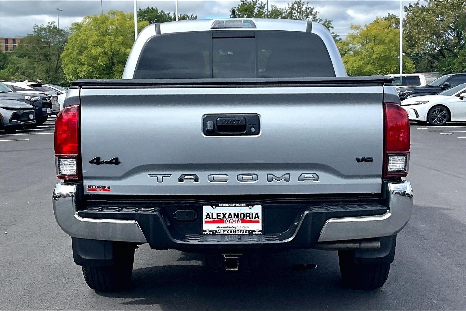 Used 2022 Toyota Tacoma SR5 AWD/4WD image 4