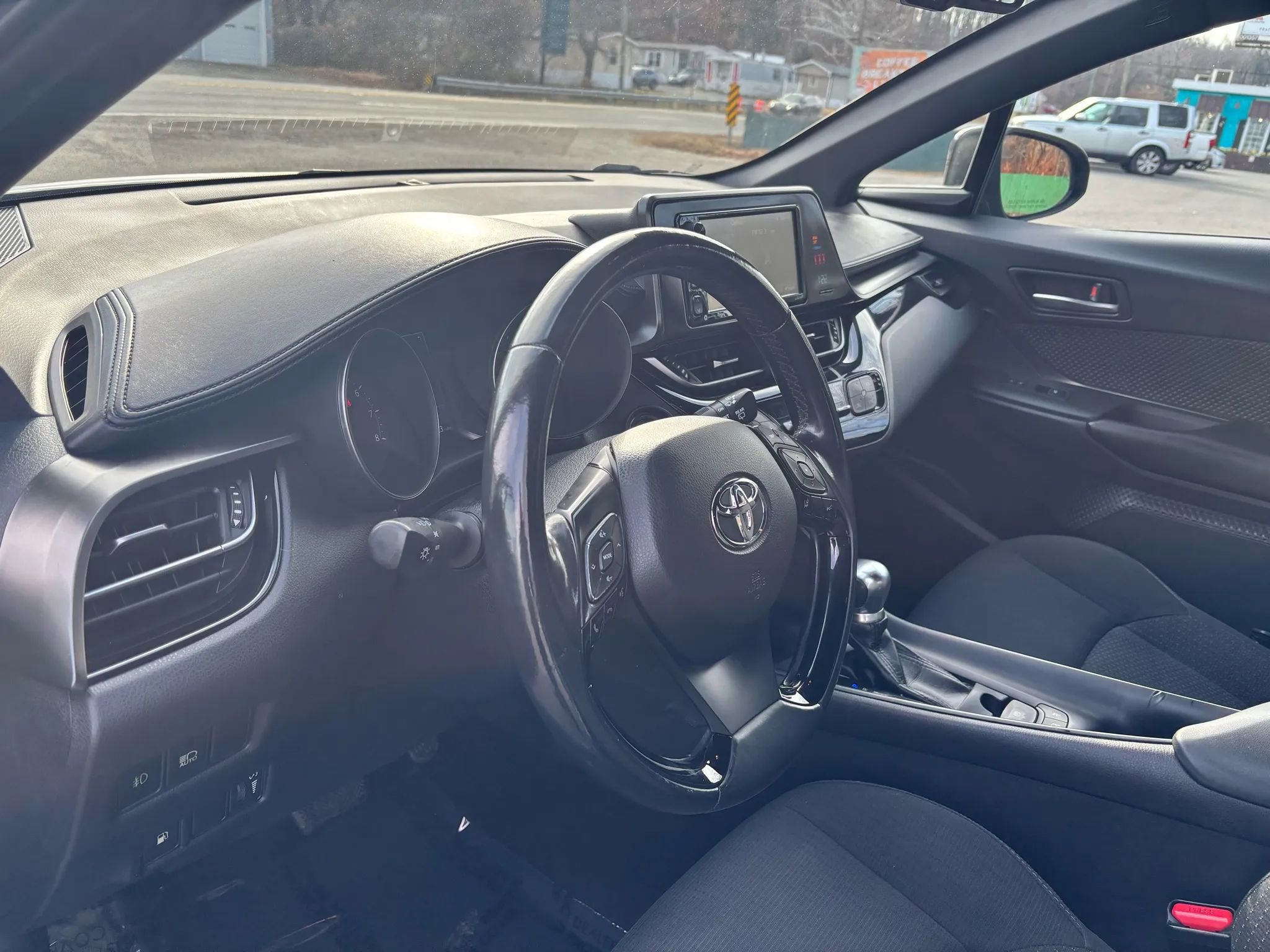 Used 2018 Toyota C-HR XLE image 22