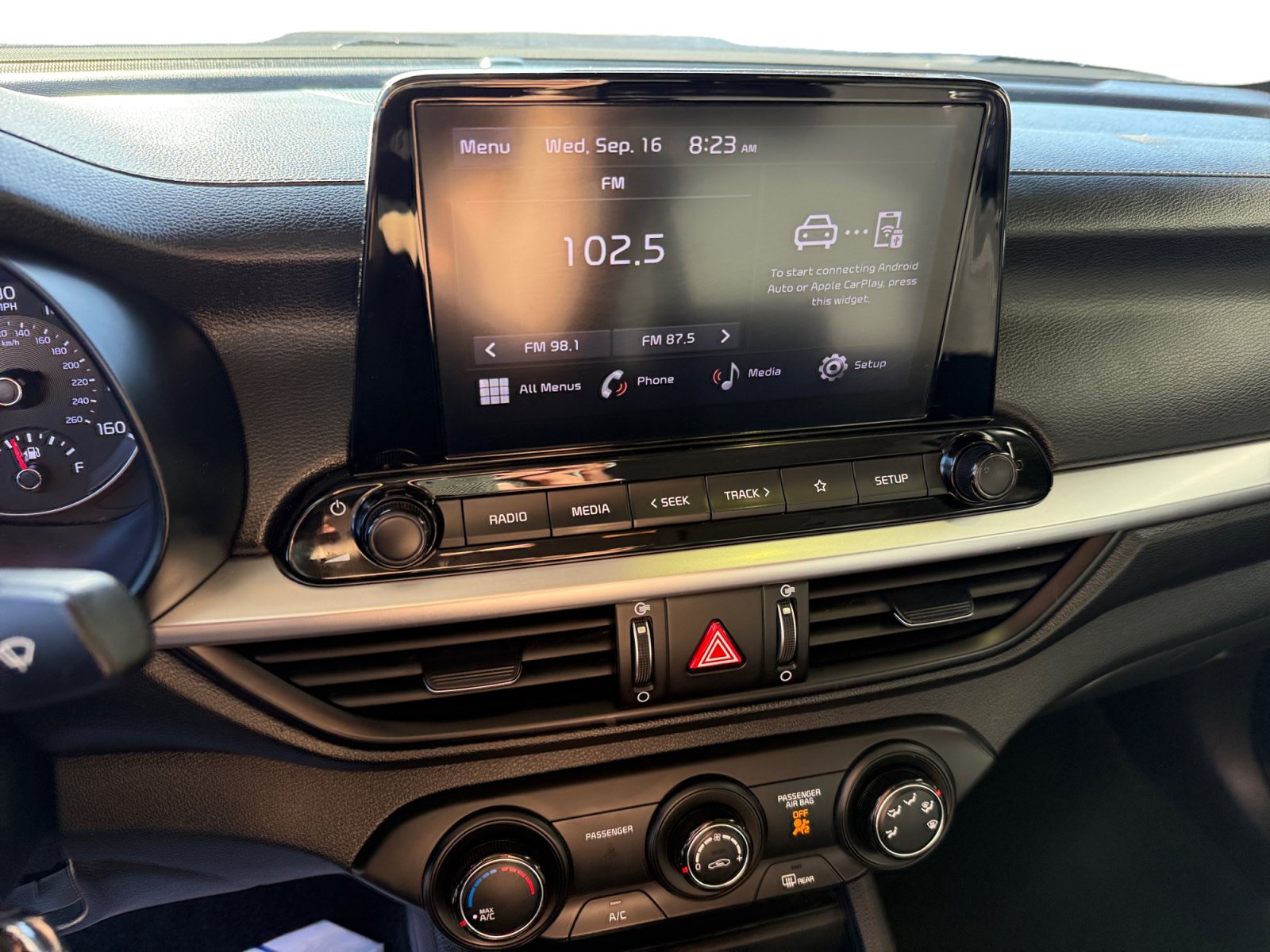 Used 2024 Kia Forte LXS w/ LXS Technology Package FWD image 12