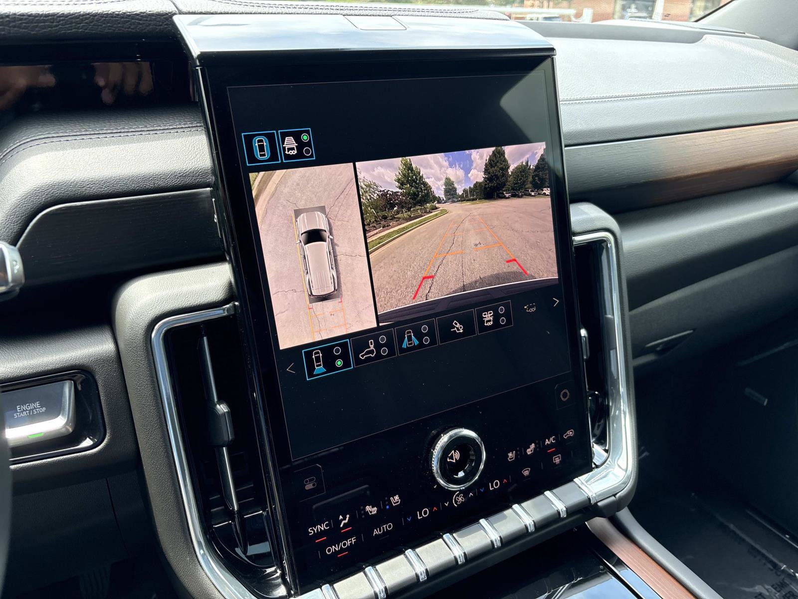 Used 2025 GMC Yukon Denali w/ Denali Reserve Package AWD/4WD image 23