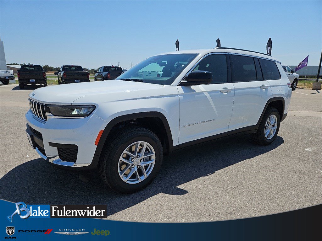New 2025 Jeep Grand Cherokee L Laredo image 1