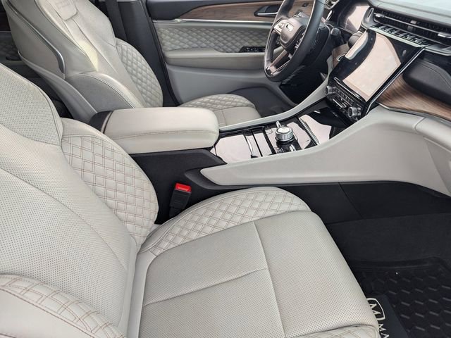 Used 2023 Jeep Grand Cherokee L Summit w/ Advanced Protech Group IV AWD/4WD image 11