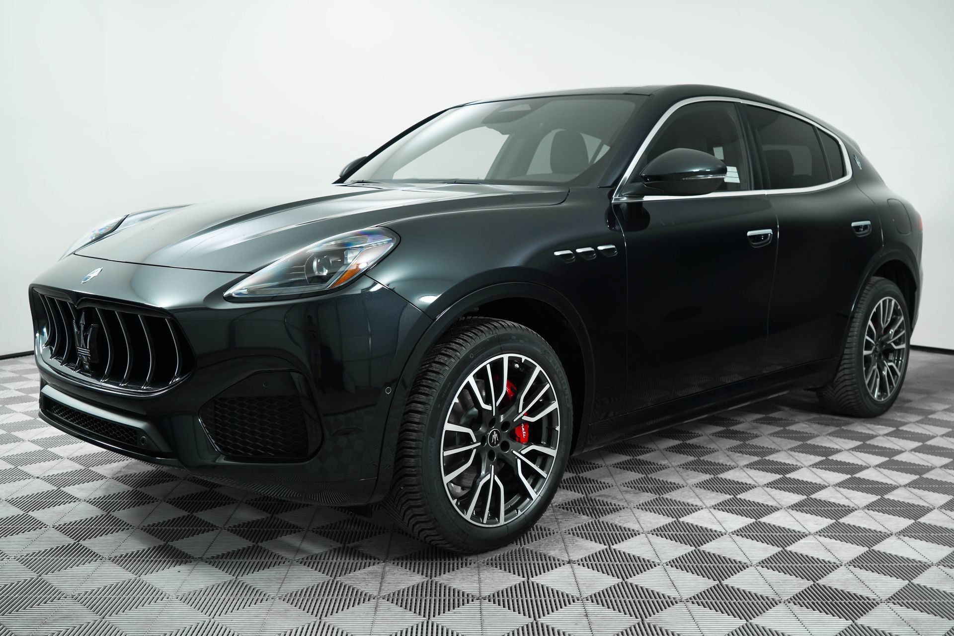 Used 2025 Maserati Grecale GT AWD/4WD image 3