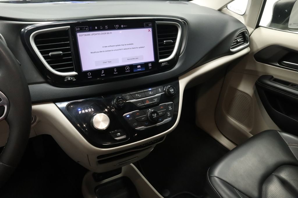 Used 2023 Chrysler Pacifica Touring-L FWD image 30