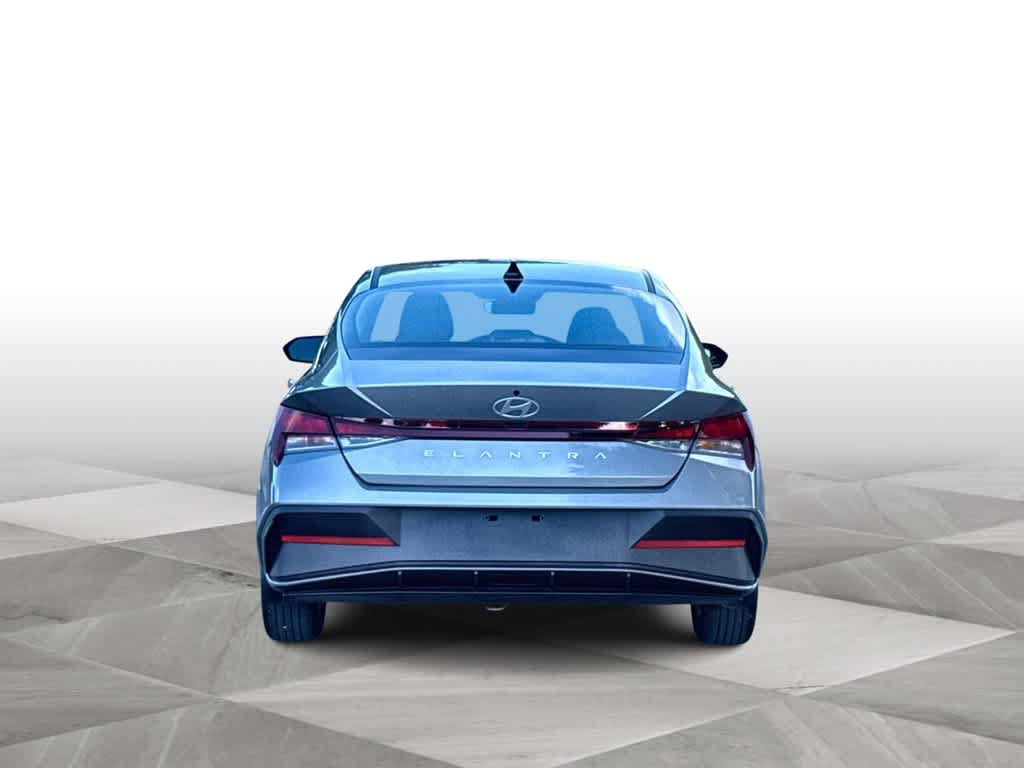 Used 2026 Hyundai Elantra SE FWD image 7